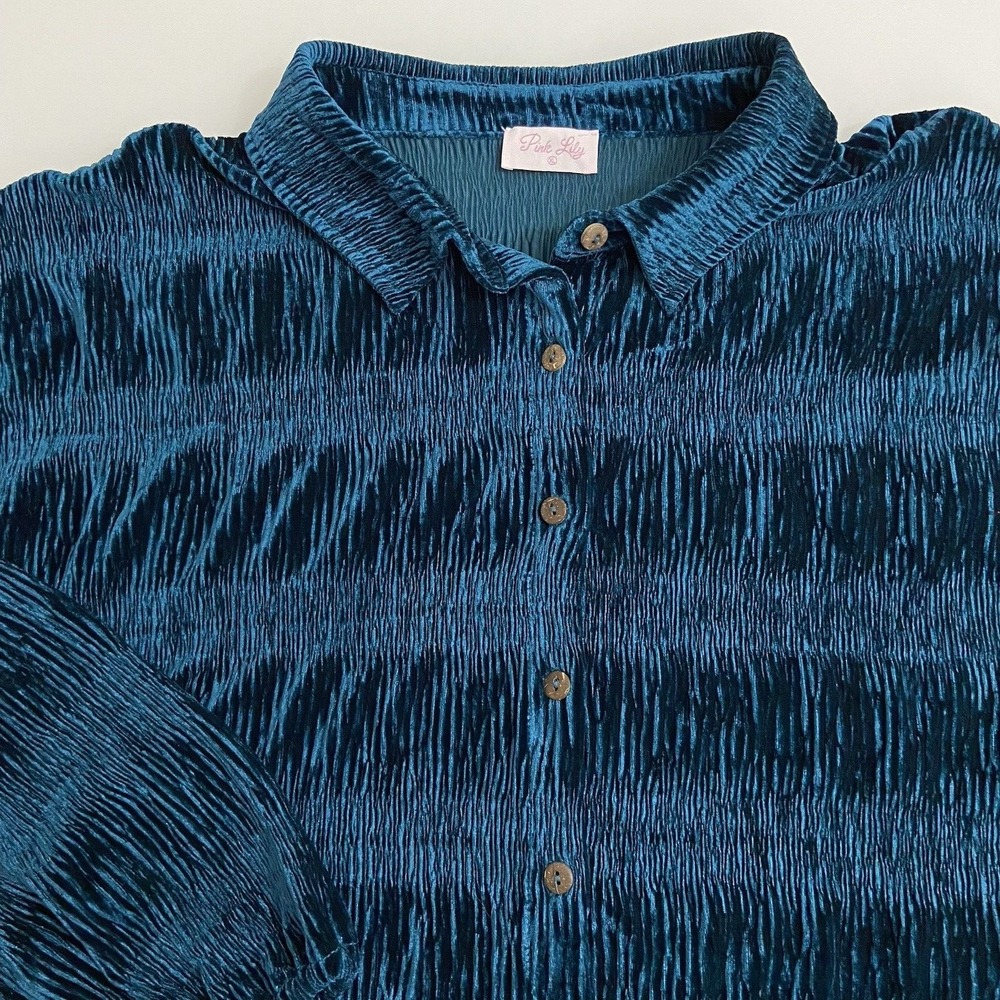 Pink Lily Women XL Teal Blue Button Up Shirt Excellent Plisse Velvet Oversized